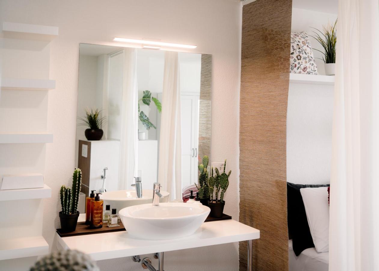 Business Sleeping Place Rolle Bagian luar foto